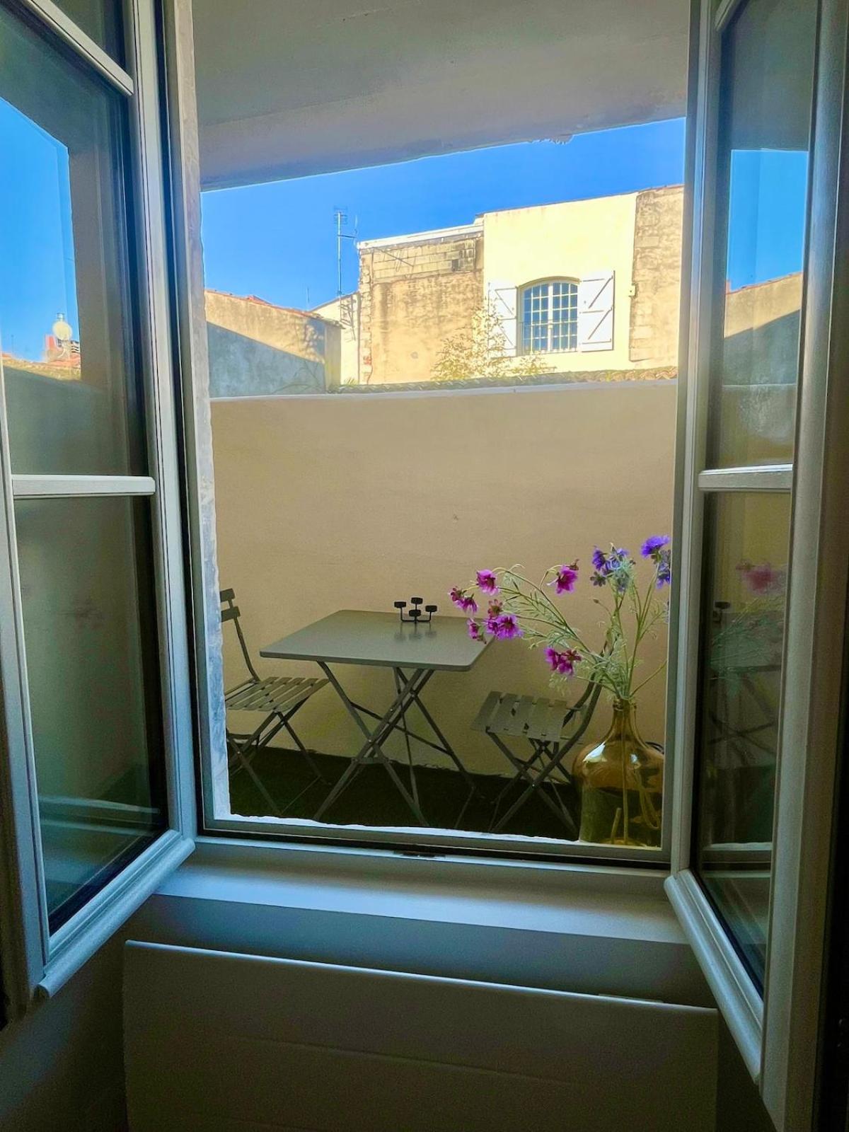 Escapade Vintage Avec Terrasse En Centre Historique Apartment Ла Рошел Екстериор снимка