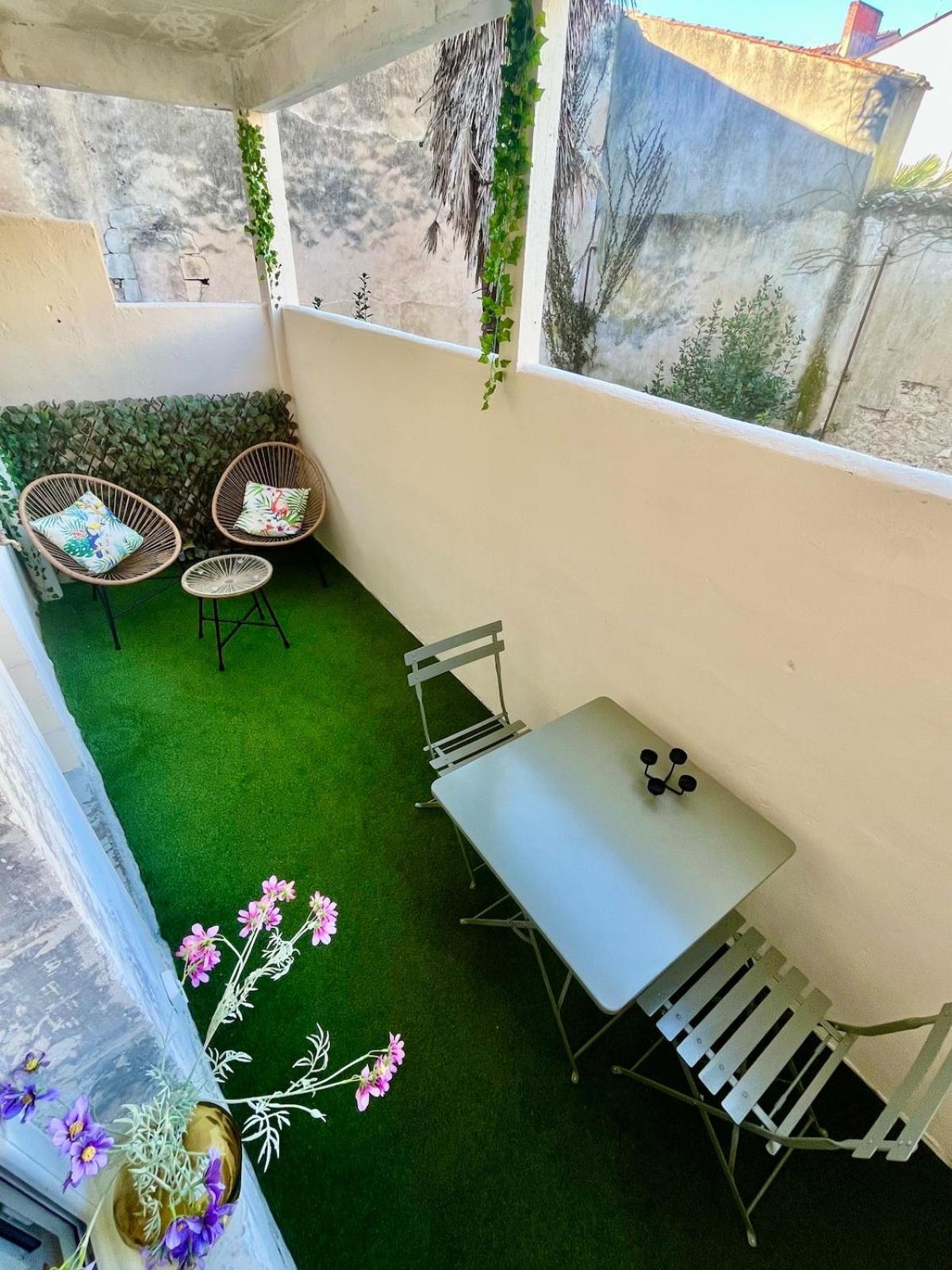 Escapade Vintage Avec Terrasse En Centre Historique Apartment Ла Рошел Екстериор снимка