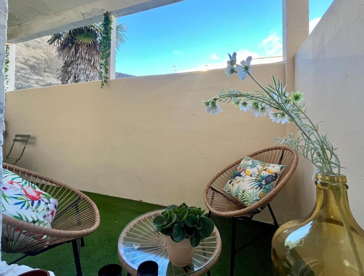 Escapade Vintage Avec Terrasse En Centre Historique Apartment Ла Рошел Екстериор снимка
