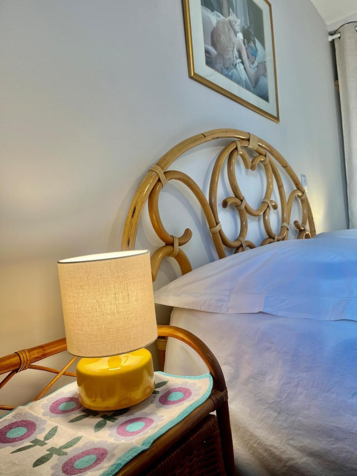 Escapade Vintage Avec Terrasse En Centre Historique Apartment Ла Рошел Екстериор снимка