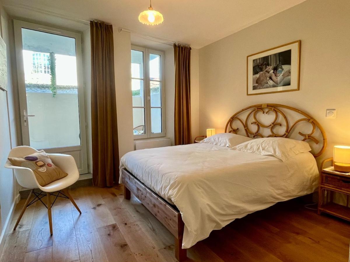 Escapade Vintage Avec Terrasse En Centre Historique Apartment Ла Рошел Екстериор снимка