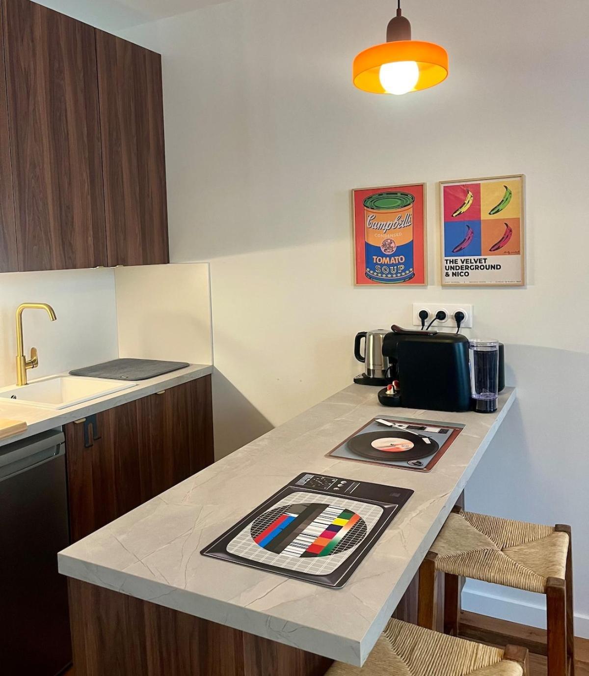Escapade Vintage Avec Terrasse En Centre Historique Apartment Ла Рошел Екстериор снимка