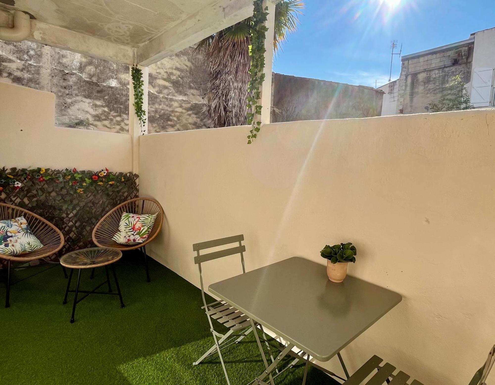 Escapade Vintage Avec Terrasse En Centre Historique Apartment Ла Рошел Екстериор снимка